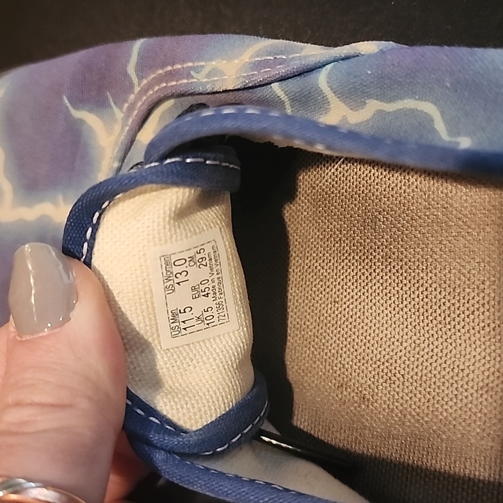 Van's lace up tennis shoes - Picture 5 of 5